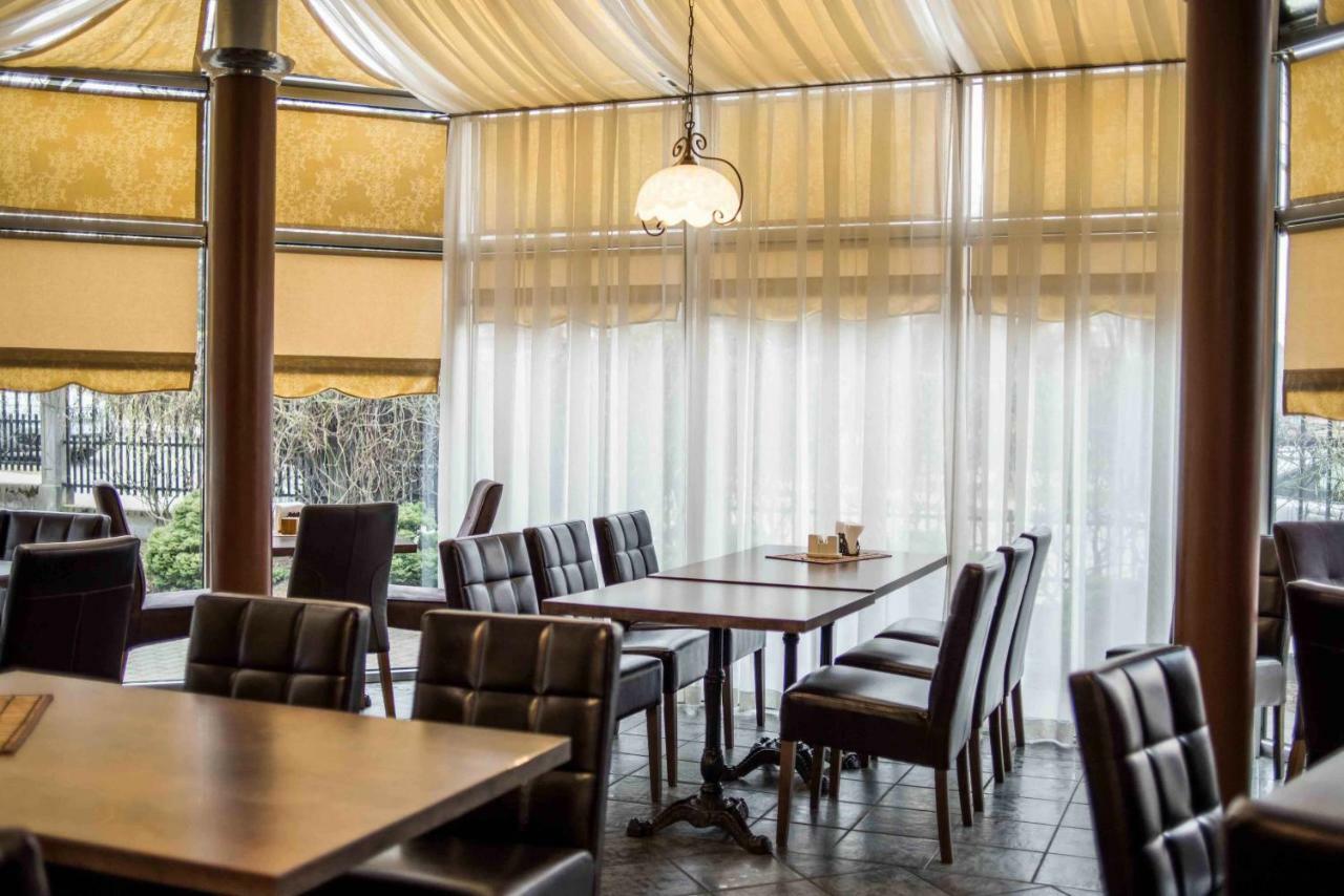 Province Hotel Cesis Exterior photo