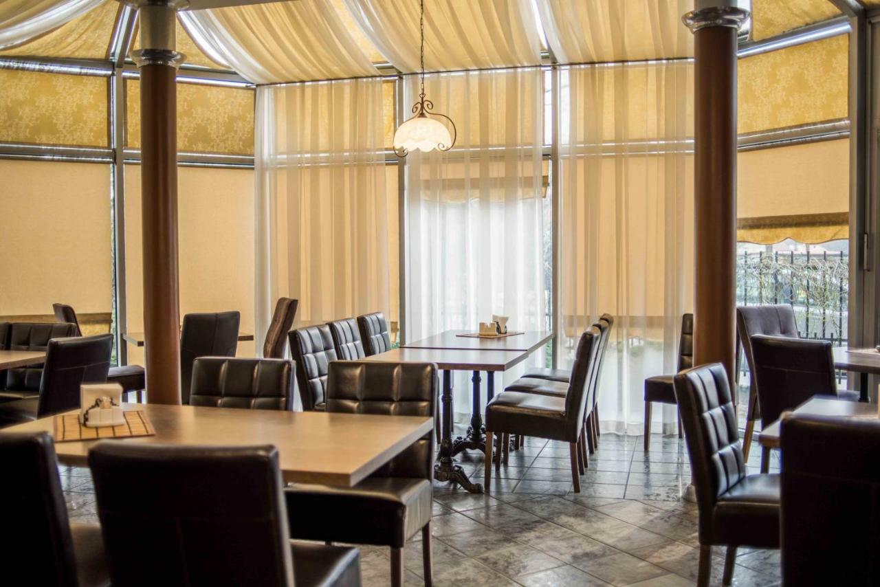 Province Hotel Cesis Exterior photo