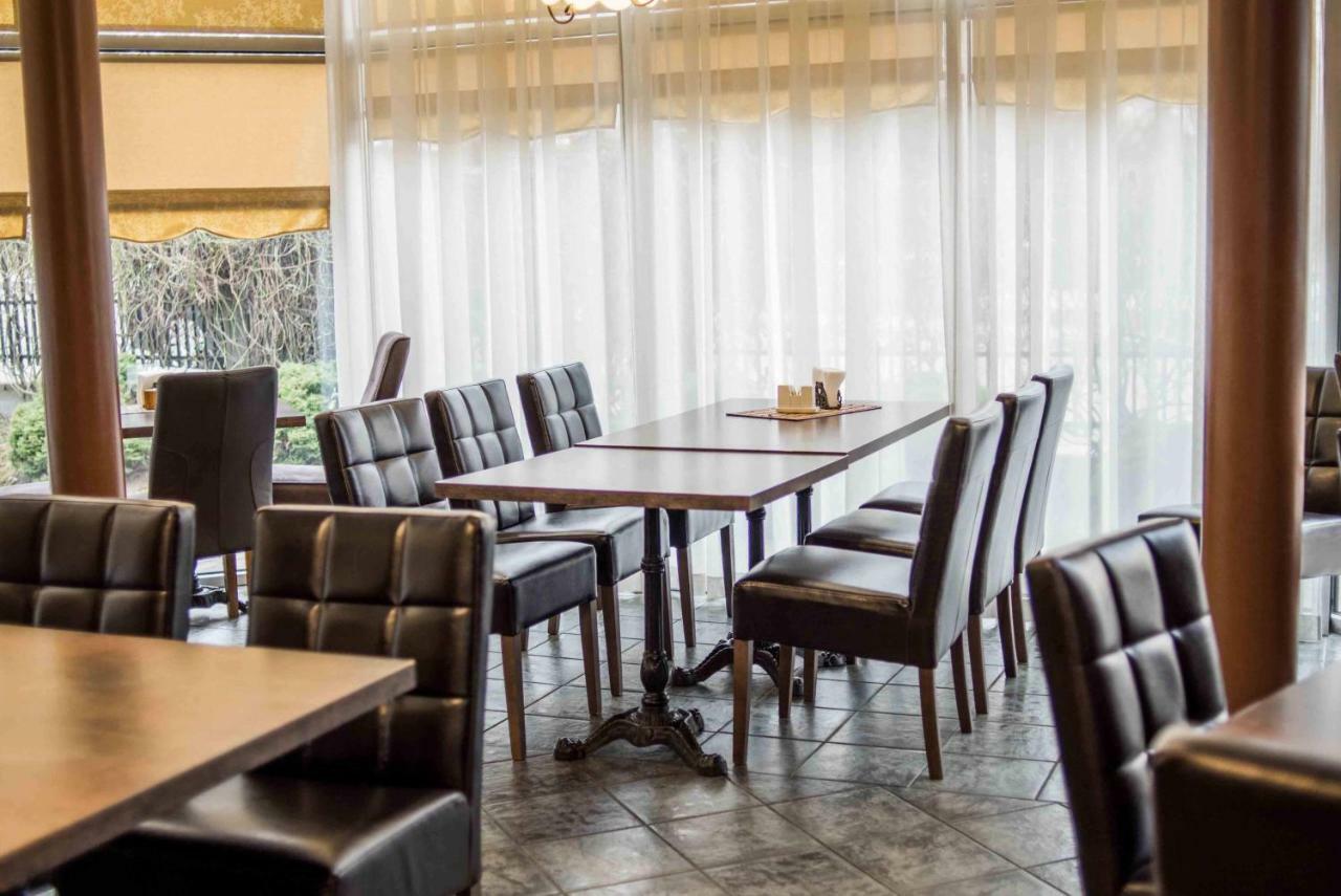 Province Hotel Cesis Exterior photo
